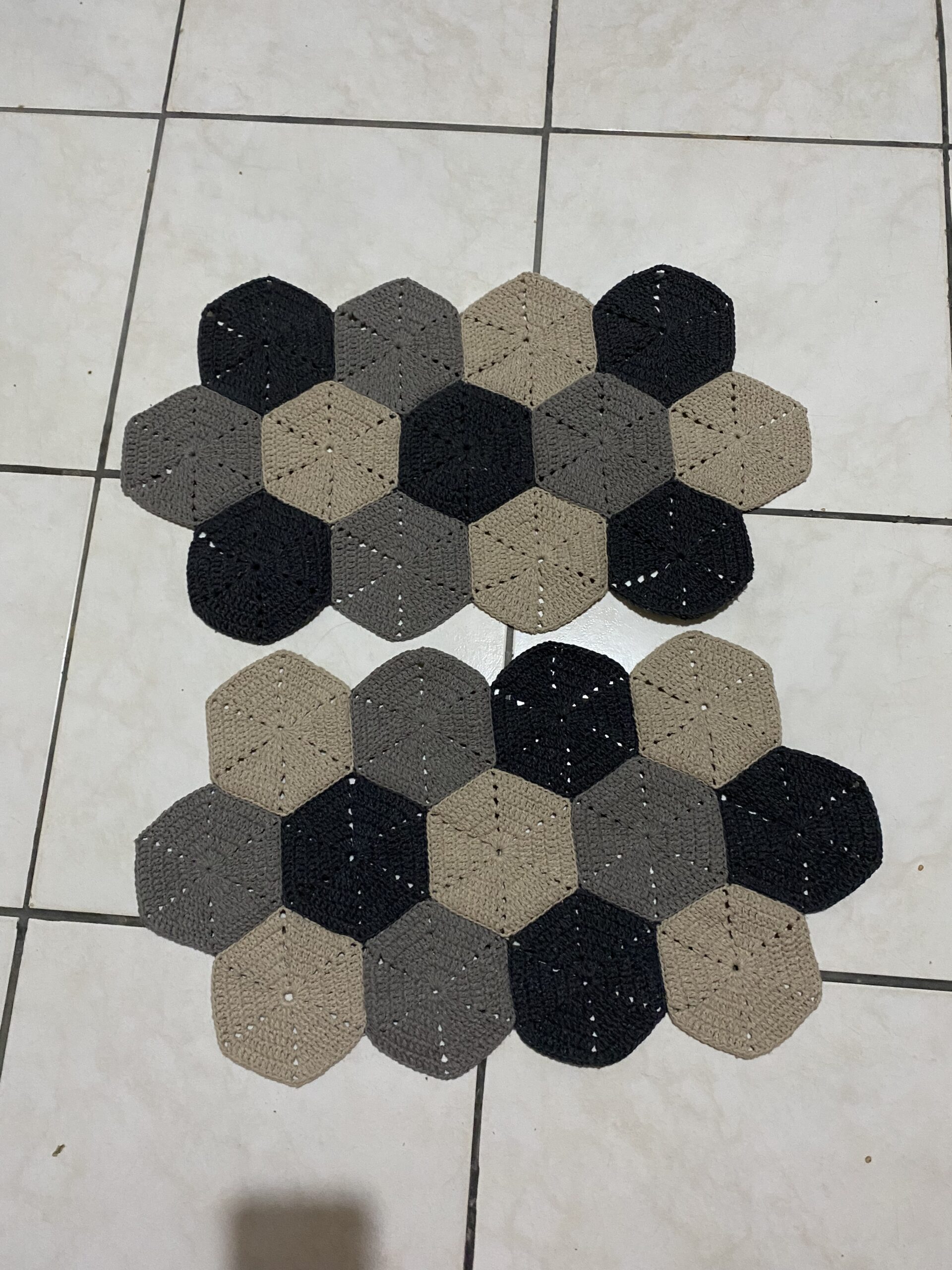 Tapete de Crochê Hexagonal Artesanal - Unitário - Image 3