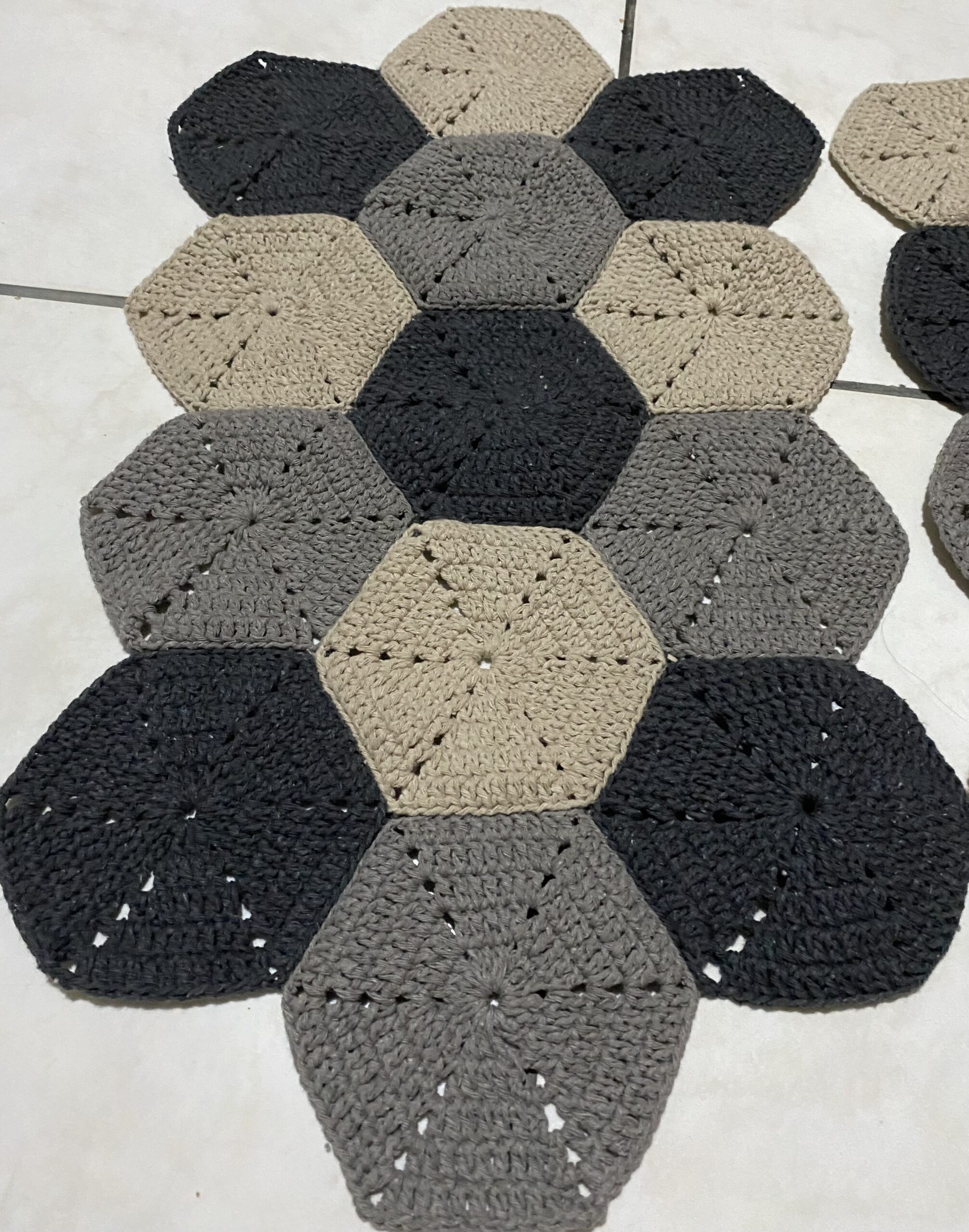 Tapete de Crochê Hexagonal Artesanal - Unitário