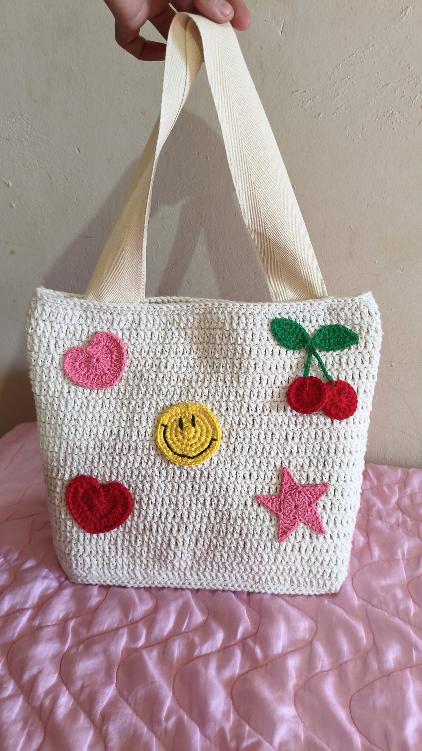 Bag em crochê com apliques divertidos - Image 2