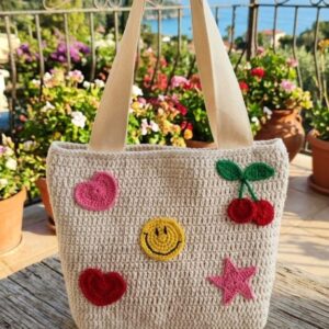 Bag em crochê com apliques divertidos