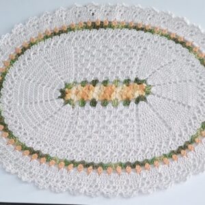 Tapete de crochê oval com Tulipas Amarelas
