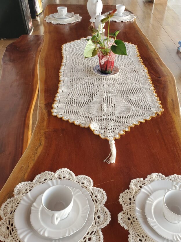 Trilho de mesa Nossa Senhora