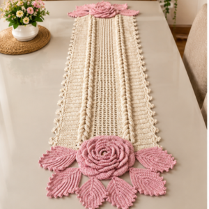 Caminho de Mesa em Crochê Artesanal - Barbante Cru e Rosa
