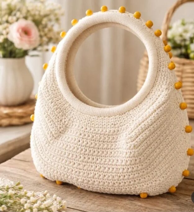 Bolsa de Mão de Crochê Off-White com contas Amarelas