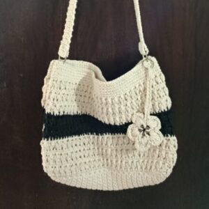 Bolsa com pingente de flor