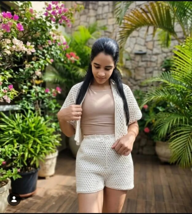 Conjunto em Crochê Artesanal – Camisa Cropped e Short
